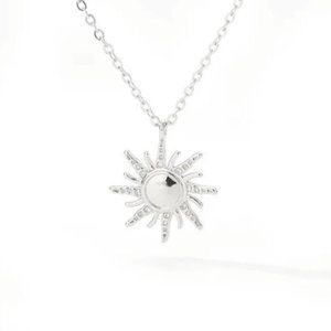 Neveah Jewellry Sun Necklace